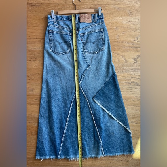 Levi’s denim maxi skirt, red tag. Designed by Canadian designer Preloved. - Picture 2 of 10
